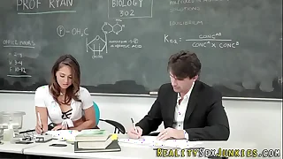 Teen pornstar spunked